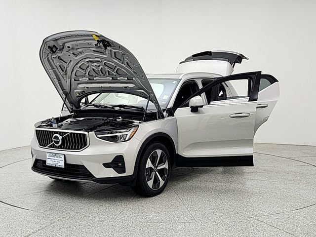 Certified 2023 Volvo XC40 B5 Plus w/ Protection Package Premier AWD/4WD image 9