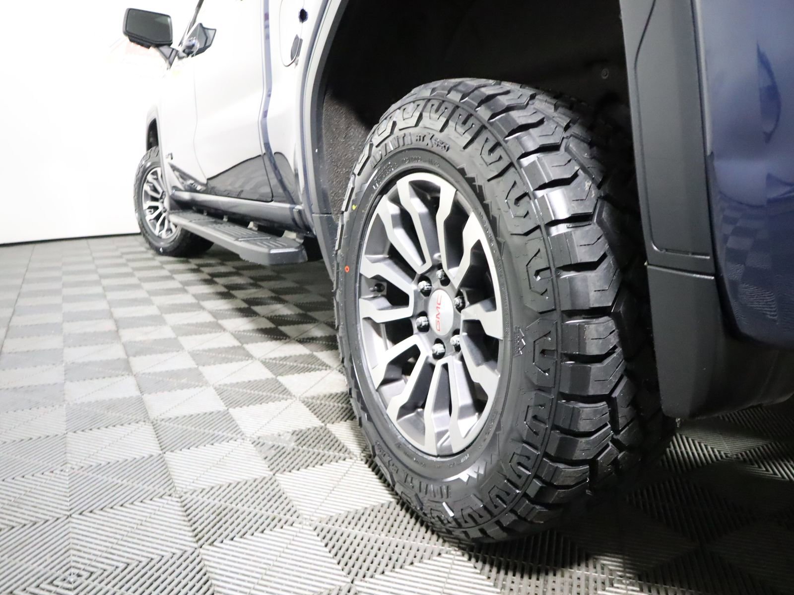 Used 2019 GMC Sierra 1500 AT4 w/ AT4 Premium Package AWD/4WD image 10