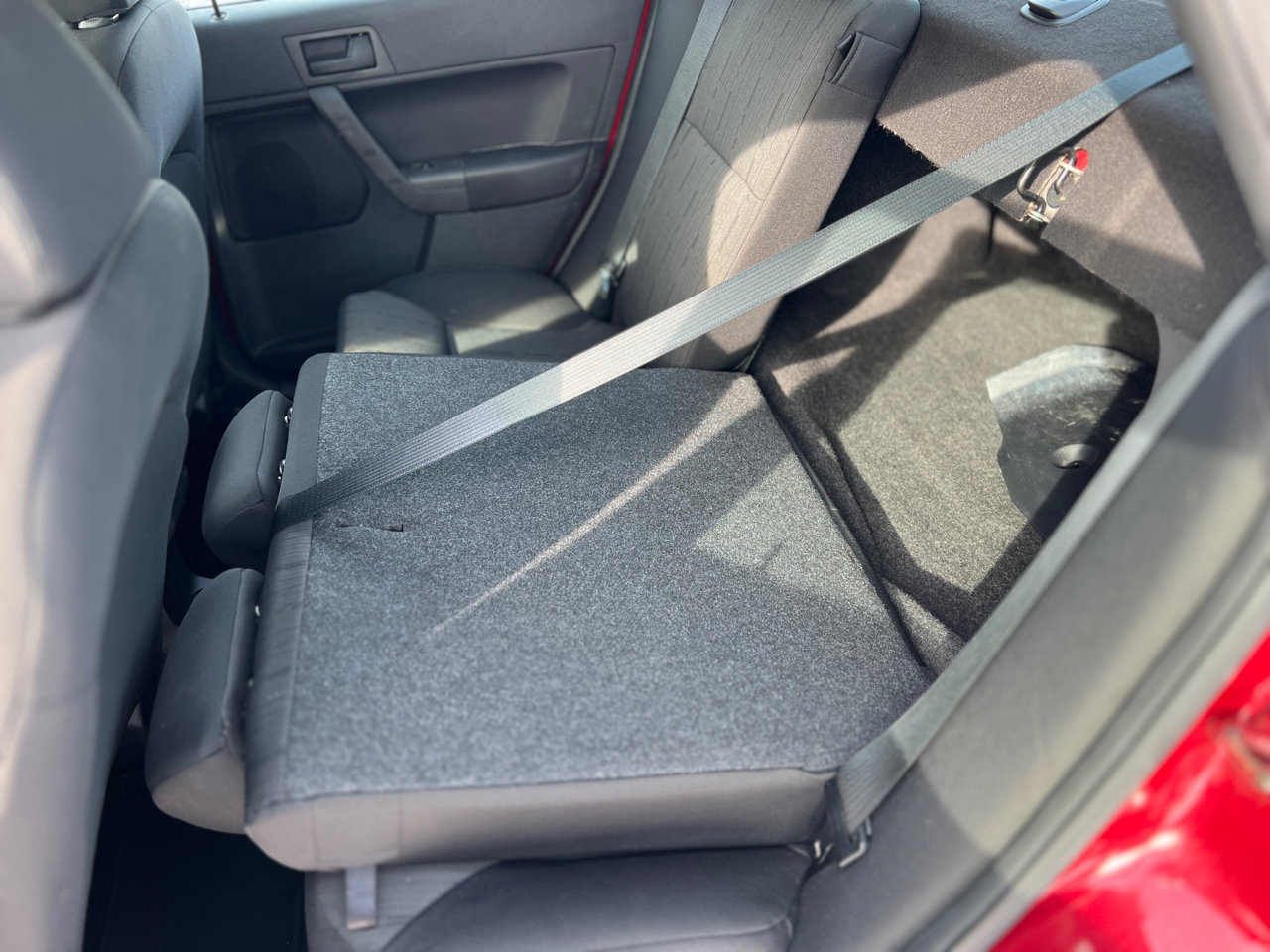 Used 2010 Ford Focus SE image 32