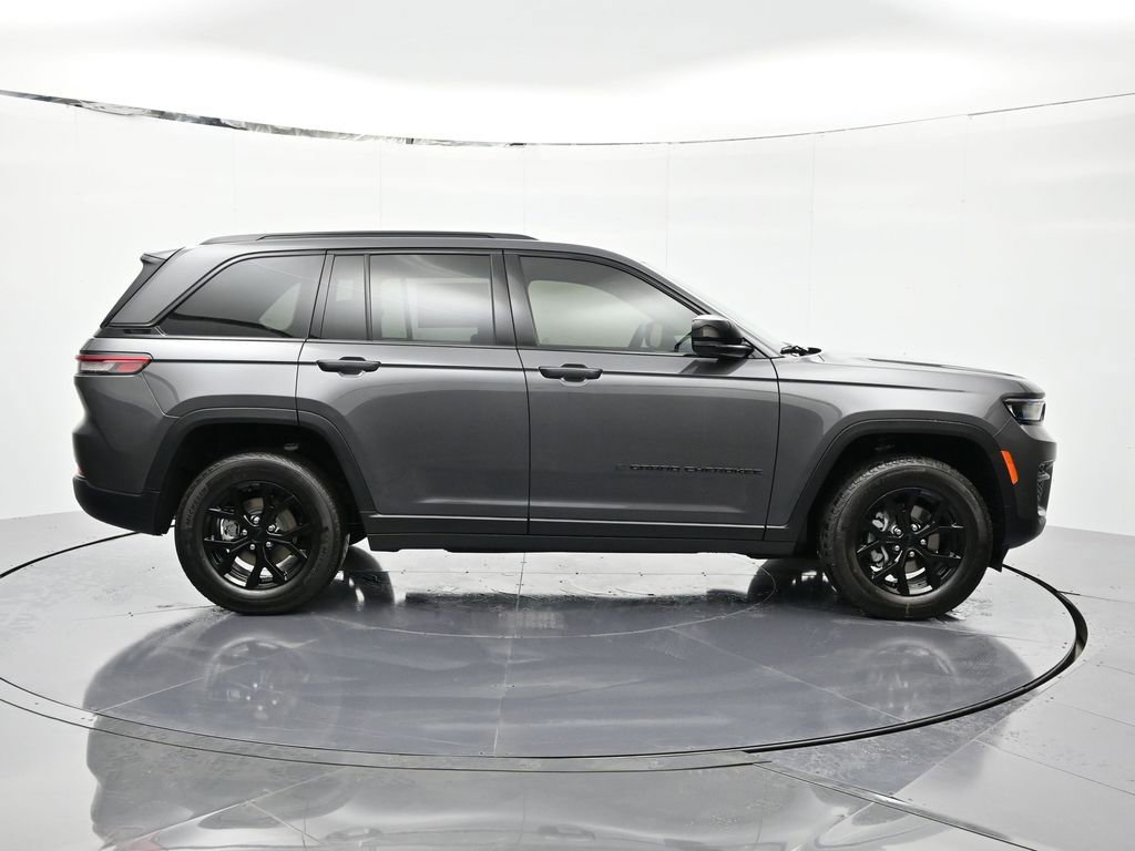 New 2025 Jeep Grand Cherokee Altitude image 5