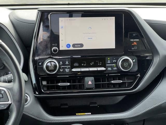 Used 2023 Toyota Highlander XSE image 18
