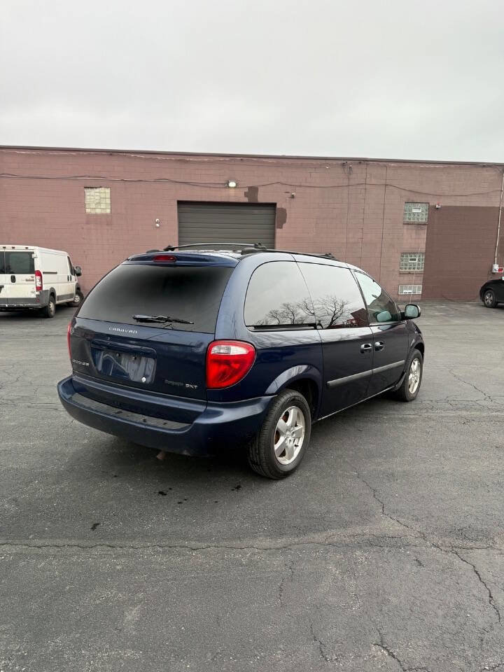 Used 2005 Dodge Caravan SXT image 7