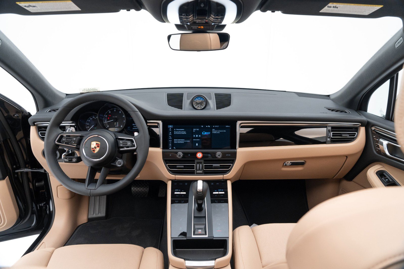 New 2025 Porsche Macan image 18