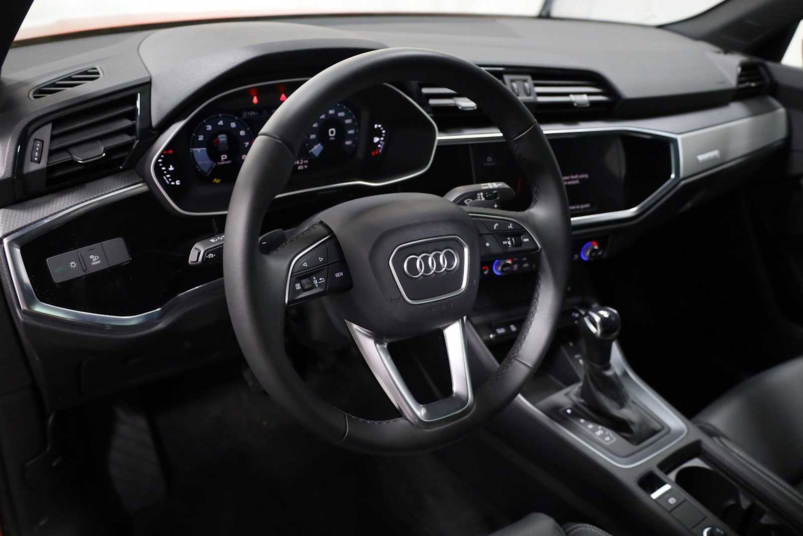 Certified 2025 Audi Q3 2.0T Premium w/ Black Optic Sport Package image 4