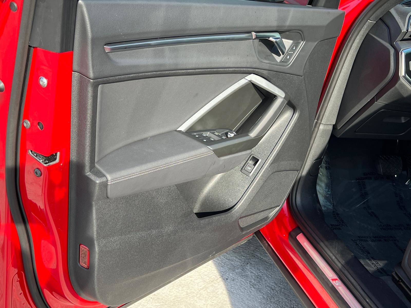 Certified 2025 Audi Q3 2.0T Premium w/ Black Optic Sport Package image 10