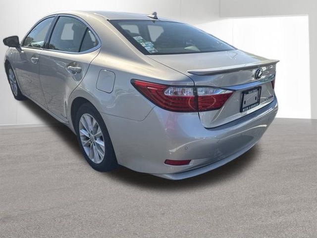 Used 2013 Lexus ES 300h w/ Luxury Pkg FWD image 3