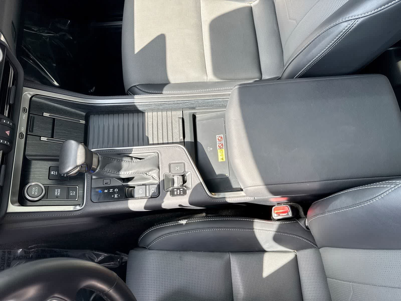 Used 2025 Lexus GX 550 w/ Accessory Package (2T) AWD/4WD image 34