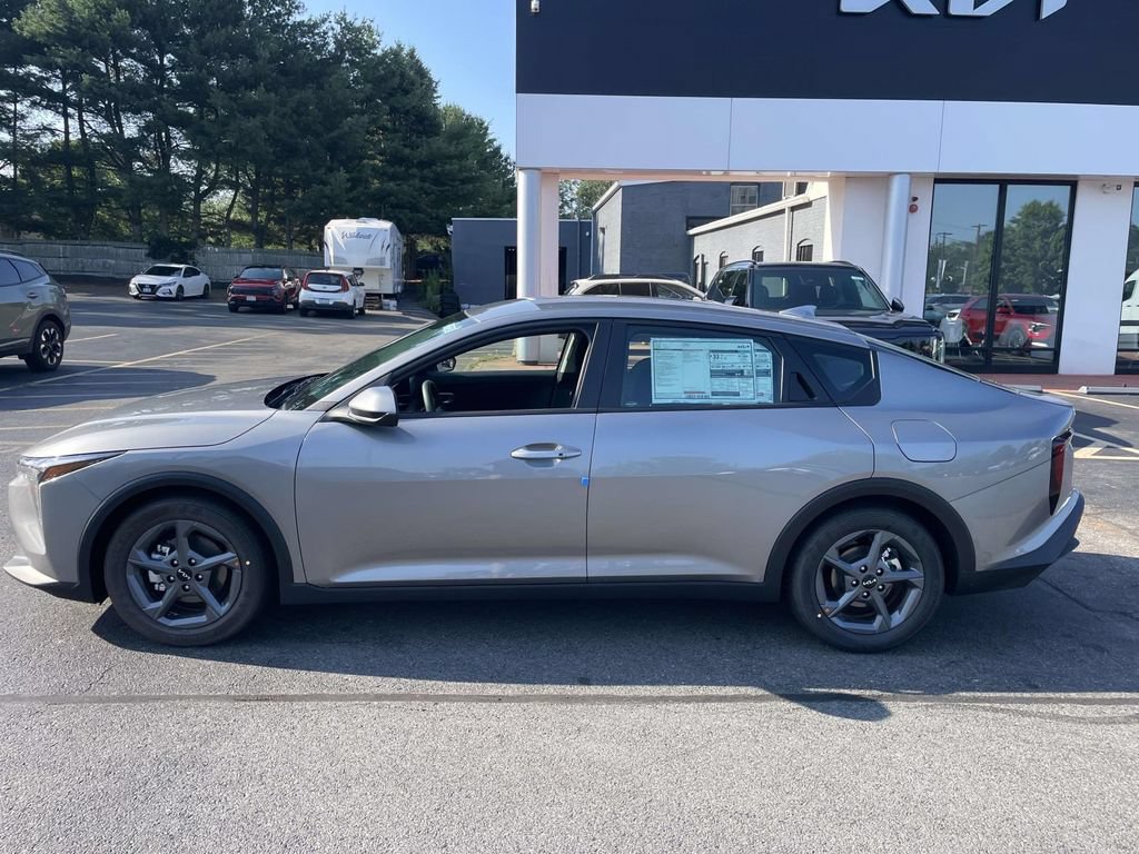 New 2026 Kia K4 FWD image 2