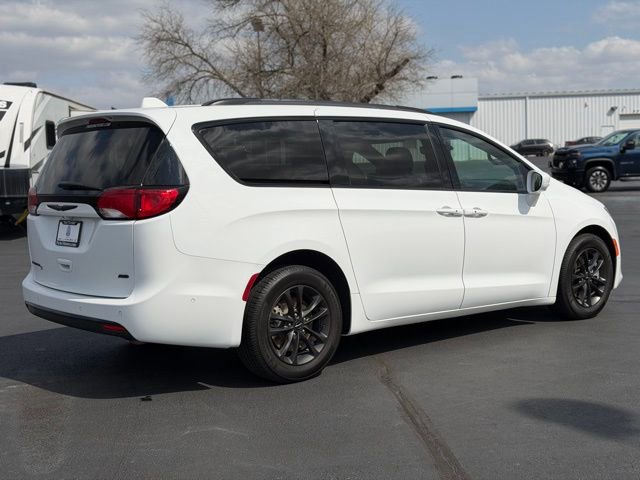 Used 2020 Chrysler Pacifica Touring-L w/ Advanced Safetytec Group image 7