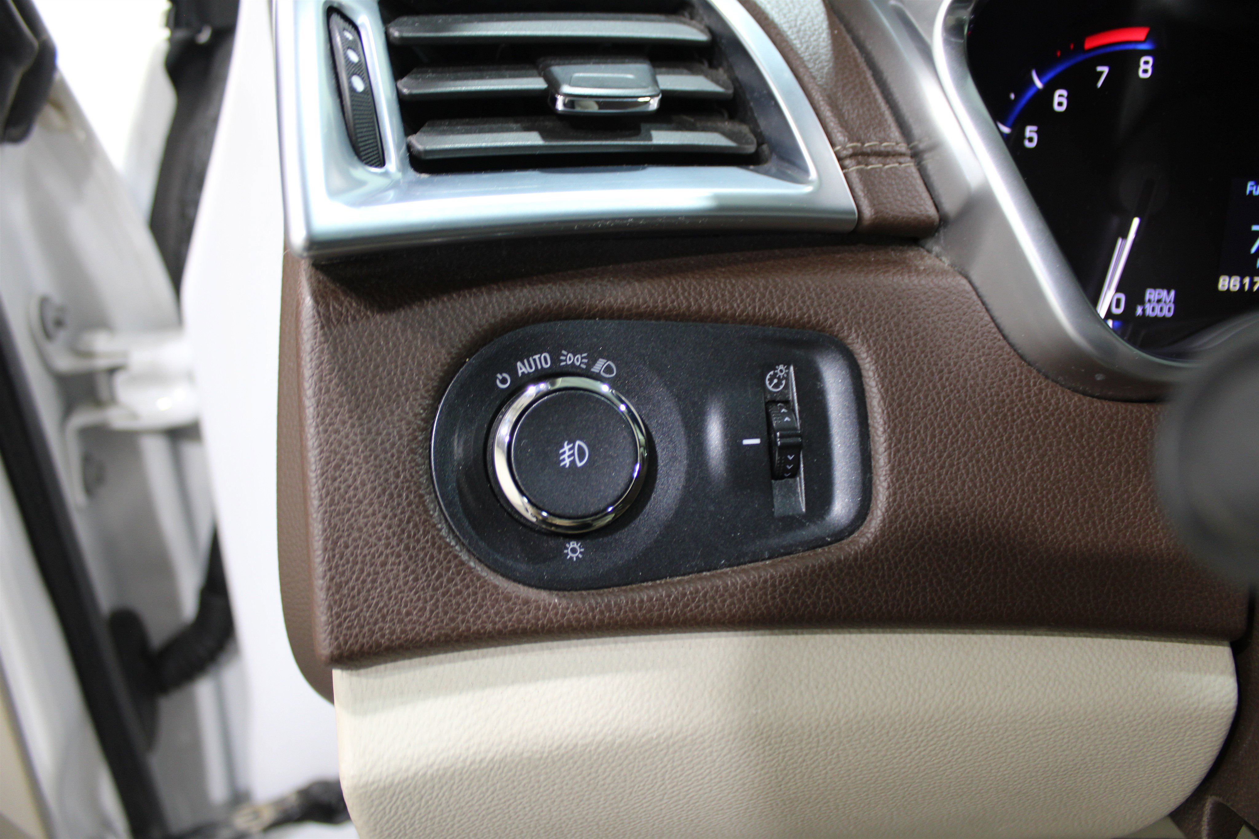 Used 2015 Cadillac SRX Performance w/ Driver Awareness Package image 9