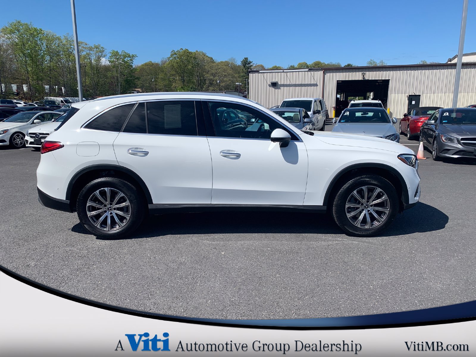 Used 2024 Mercedes-Benz GLC 300 4MATIC image 9