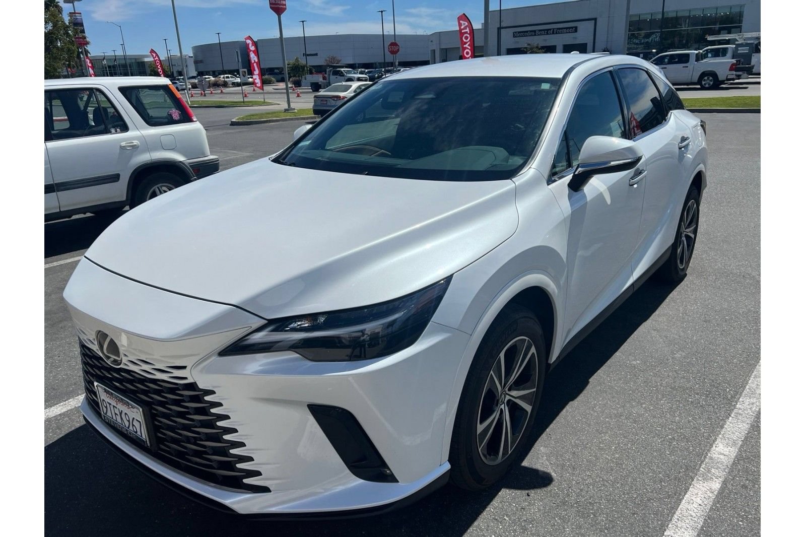 Used 2025 Lexus RX 350h w/ Accessory Package AWD/4WD image 2