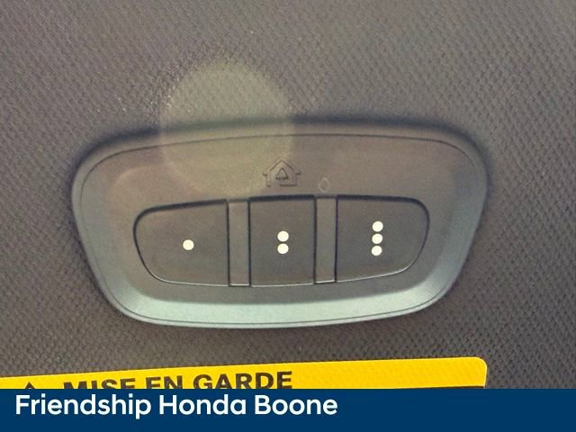 Used 2023 Chrysler Pacifica Limited w/ Uconnect Theater Family Group image 38