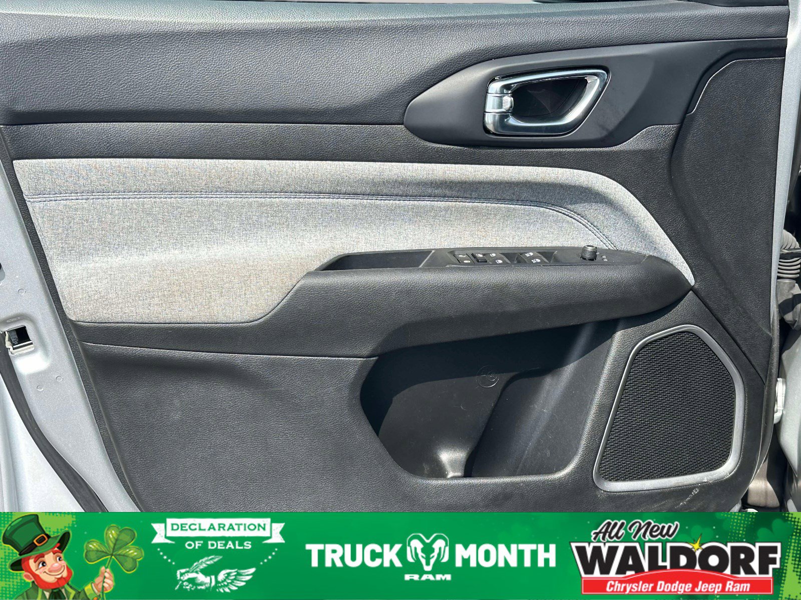 Used 2024 Jeep Compass Latitude image 16