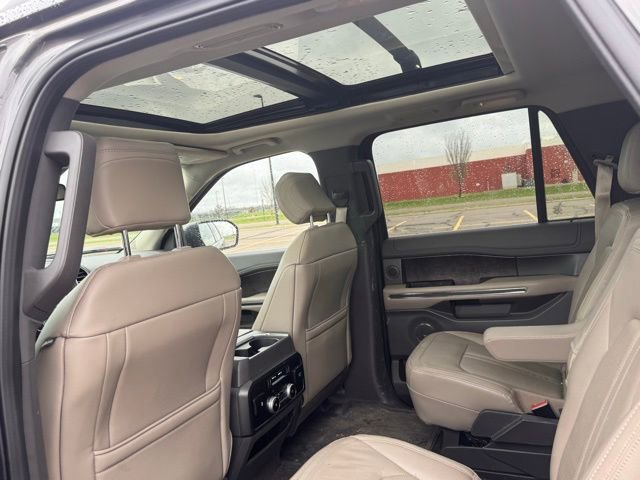 Used 2019 Ford Expedition Limited w/ Equipment Group 302A AWD/4WD image 32