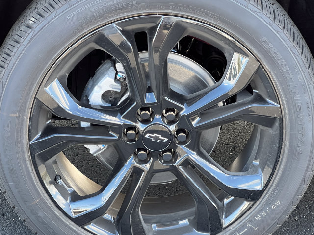 New 2027 Chevrolet Traverse RS w/ LPO, Floor Liner Package AWD/4WD image 8