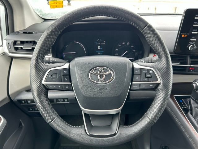 Used 2021 Toyota Sienna XLE image 25