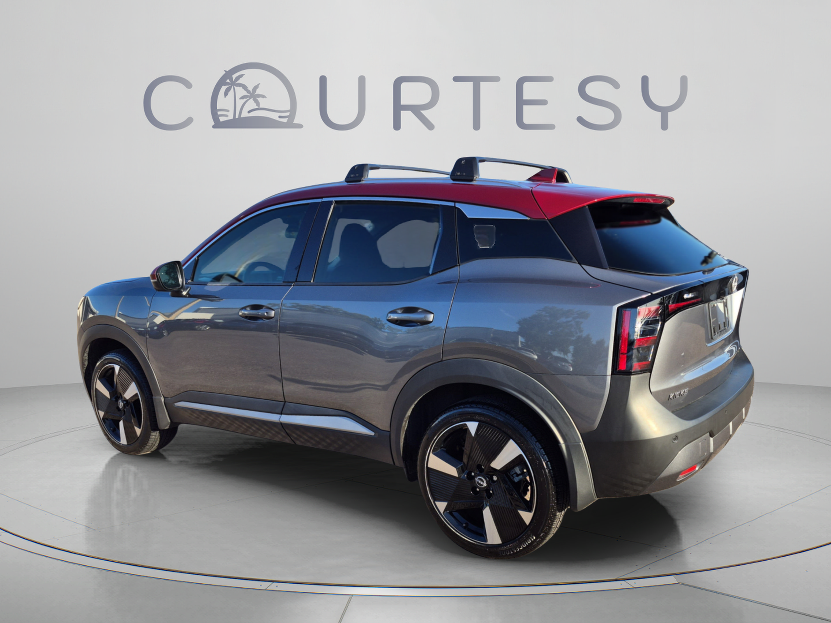 Certified 2025 Nissan Kicks SR FWD image 5