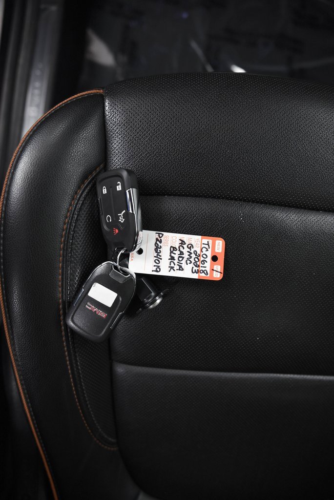 Used 2023 GMC Acadia AT4 image 25