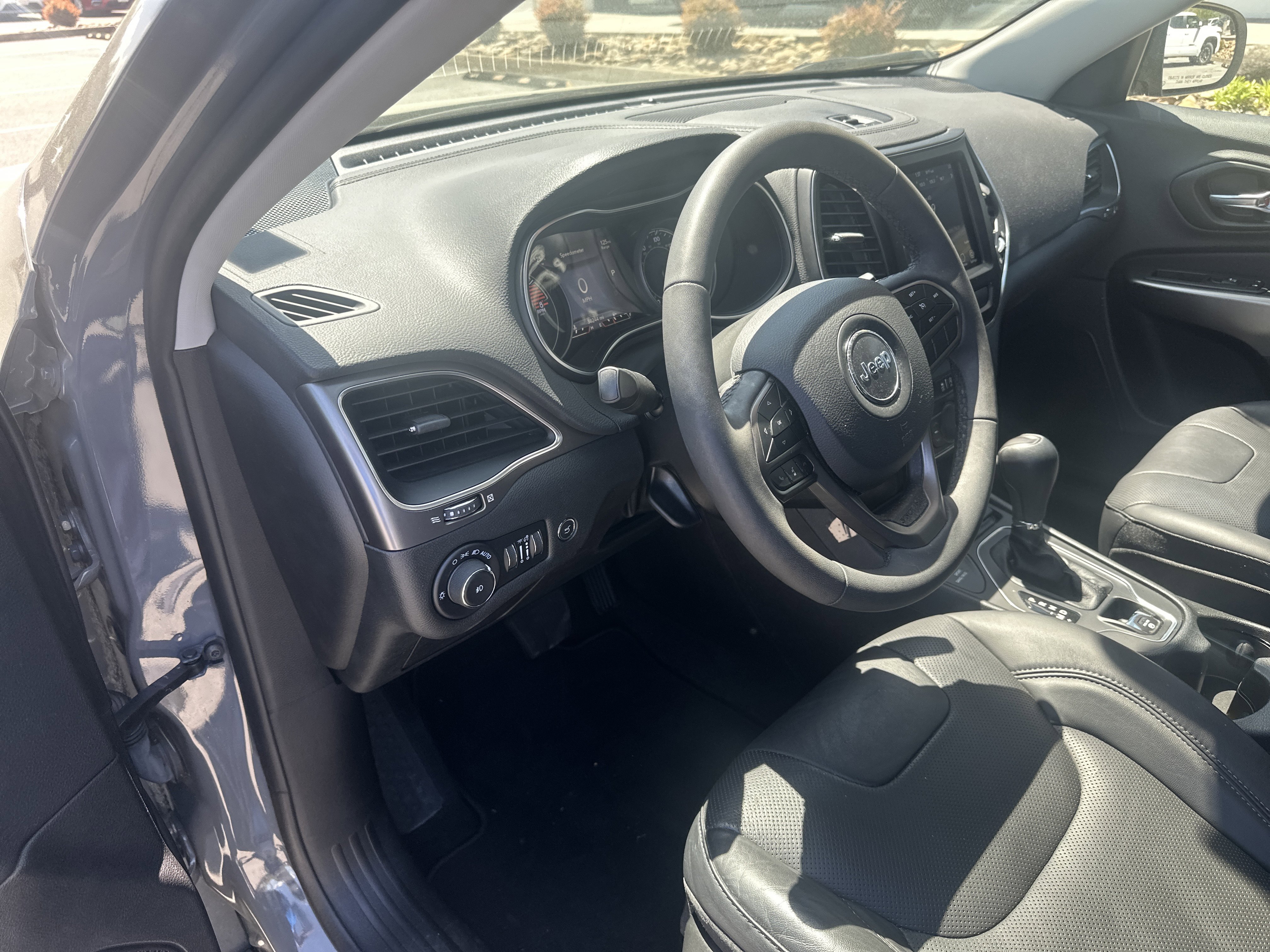 Used 2021 Jeep Cherokee Latitude Lux w/ Comfort/Convenience Group AWD/4WD image 16