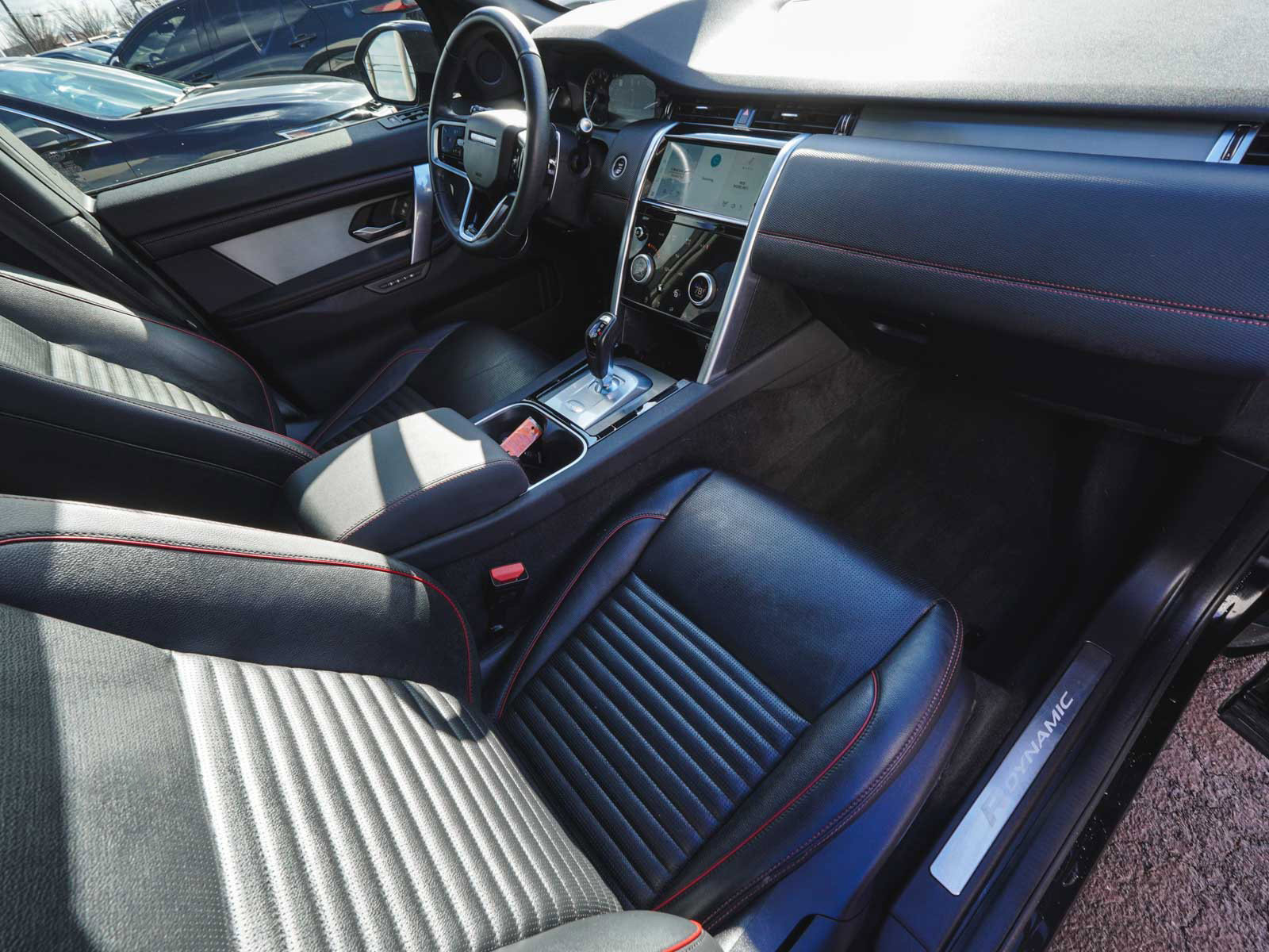 Used 2023 Land Rover Discovery Sport SE R-Dynamic image 40