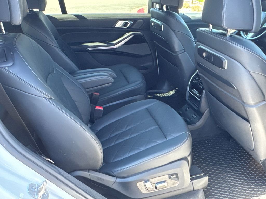 Used 2023 BMW X7 xDrive40i w/ Dynamic Handling Package image 15