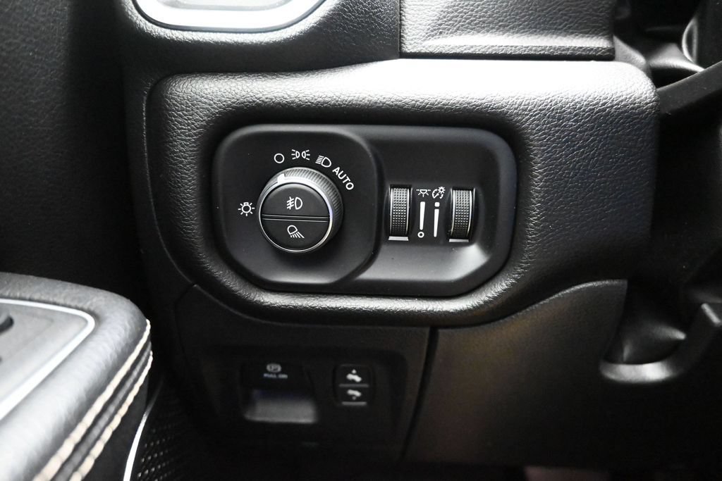 Used 2022 RAM 1500 Laramie AWD/4WD image 17