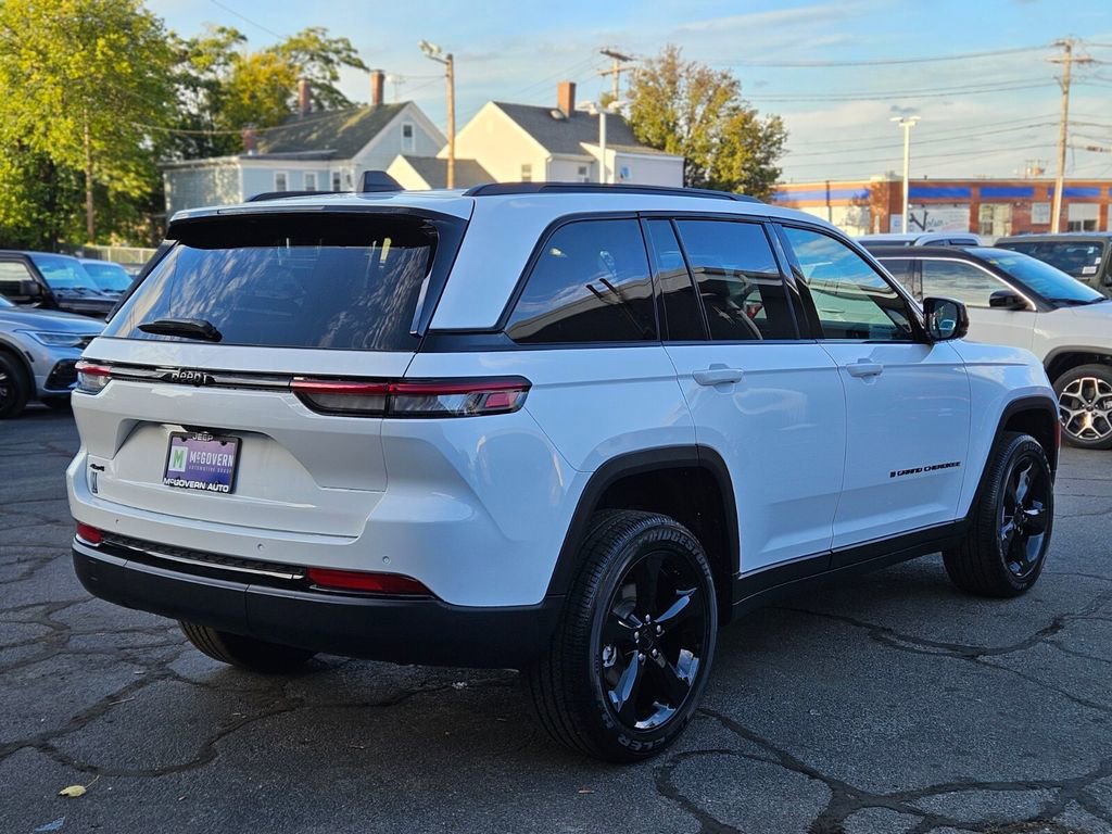 New 2025 Jeep Grand Cherokee Altitude image 5
