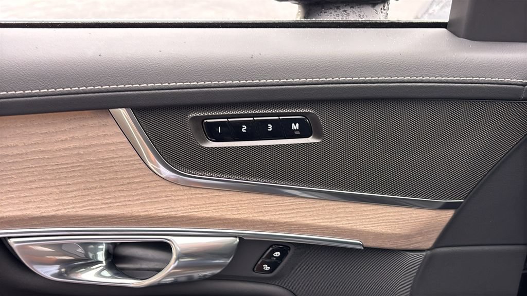 New 2026 Volvo XC90 B5 Core AWD/4WD image 12