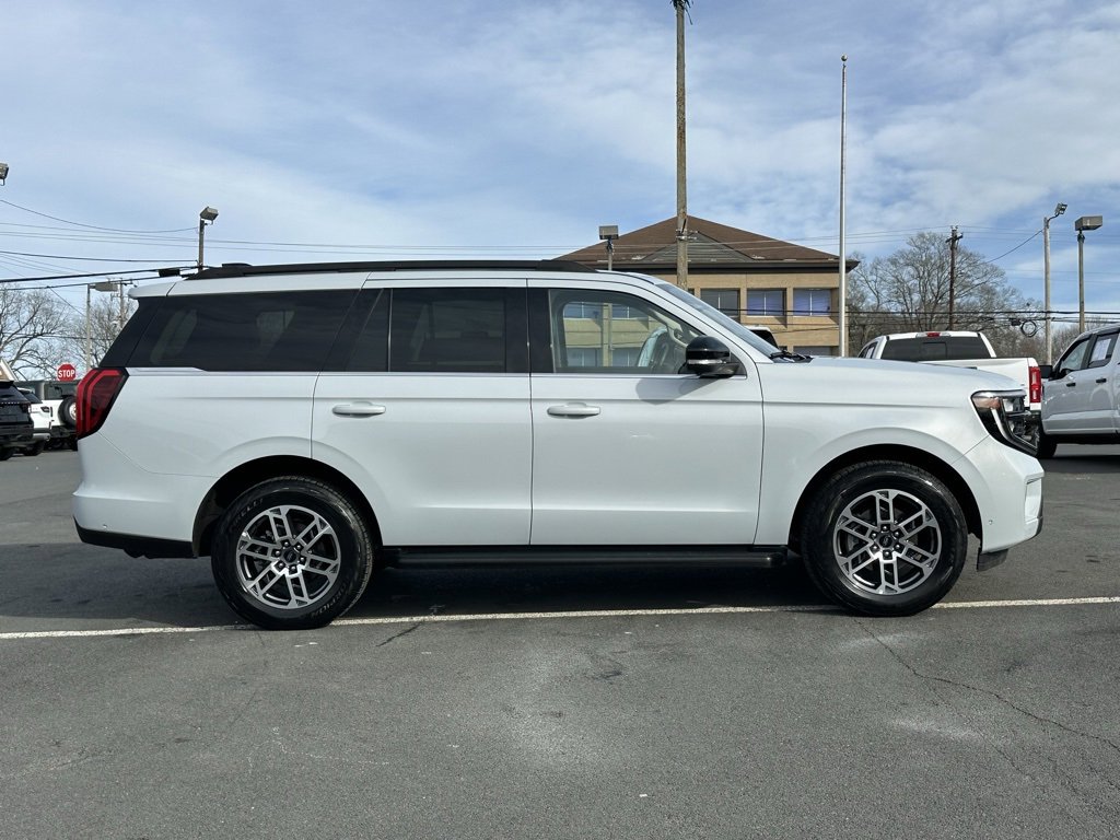 Used 2025 Ford Expedition Active image 13