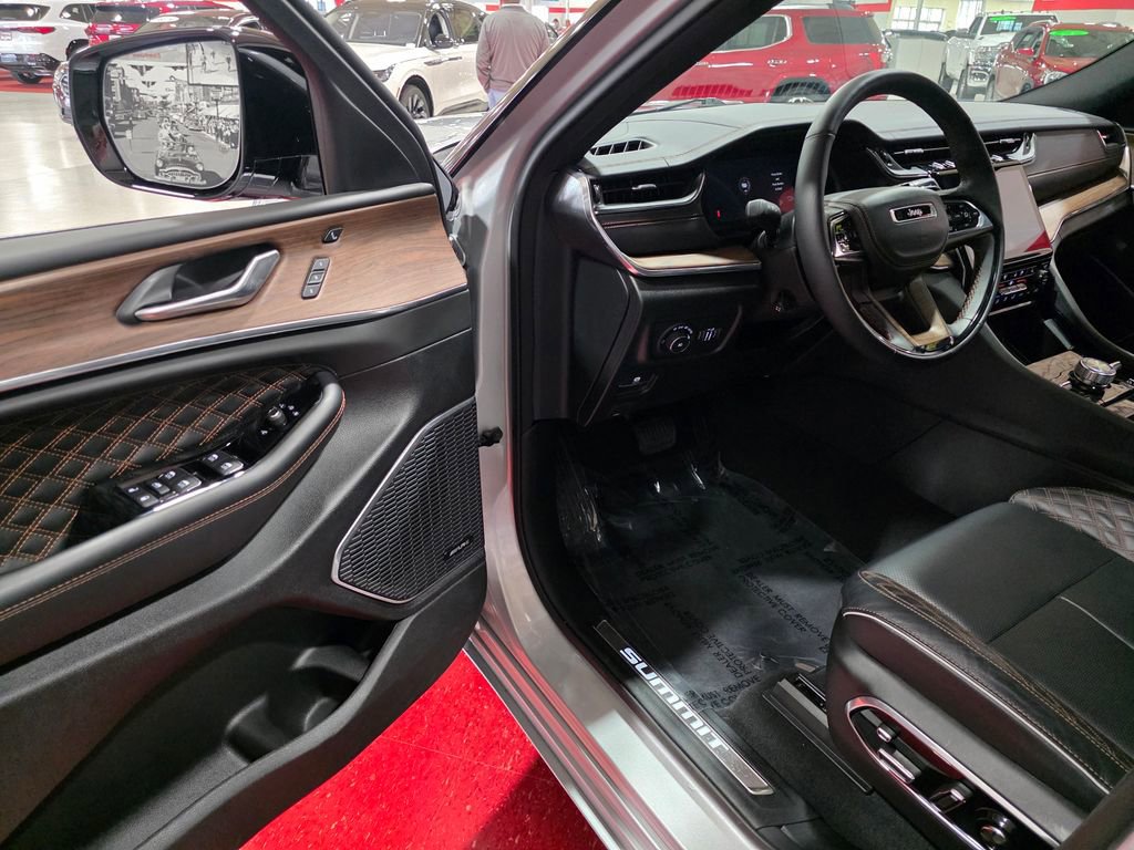 Used 2024 Jeep Grand Cherokee L Summit w/ Luxury Tech Group V image 11