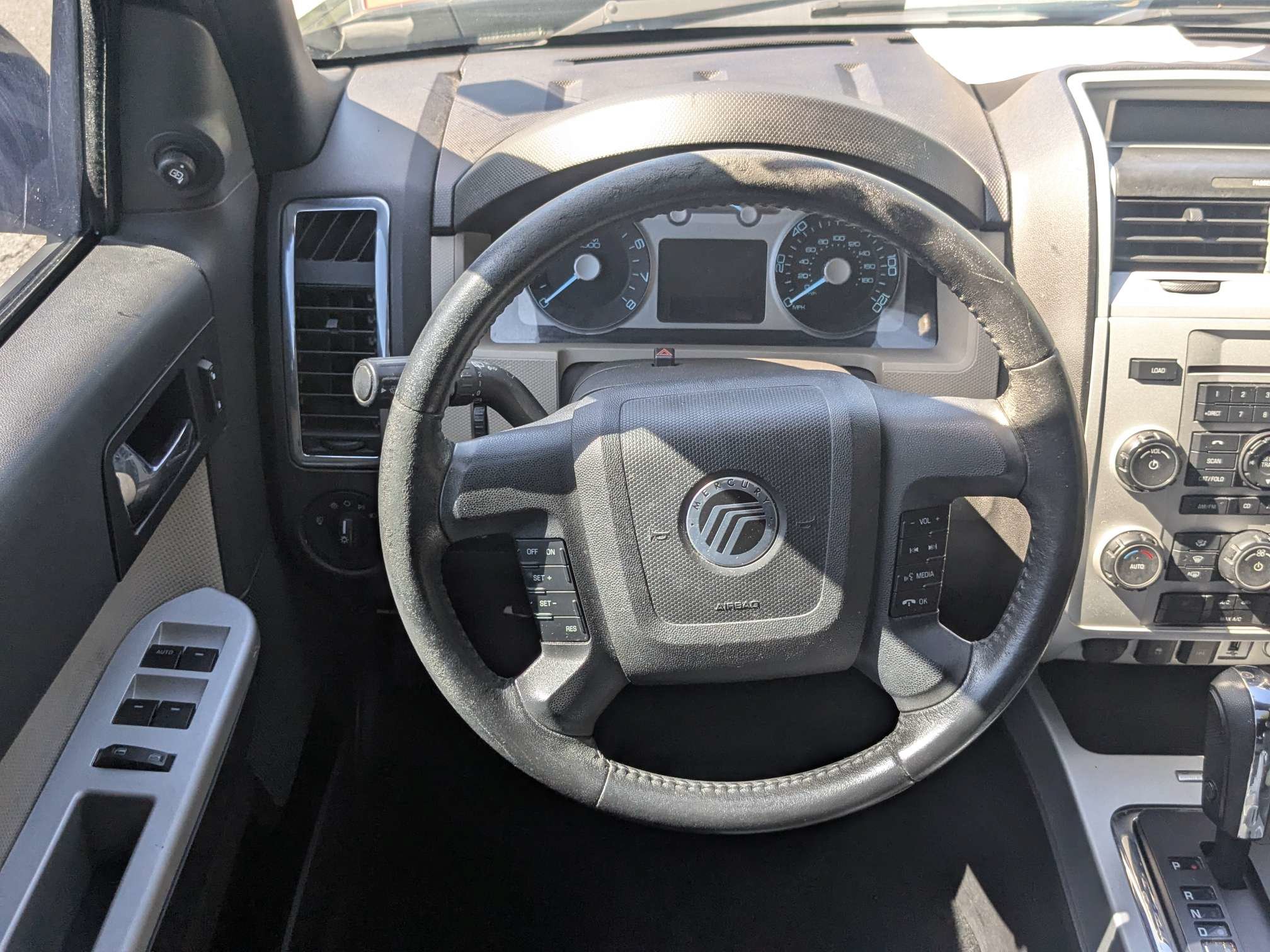 Used 2010 Mercury Mariner Premier FWD image 13