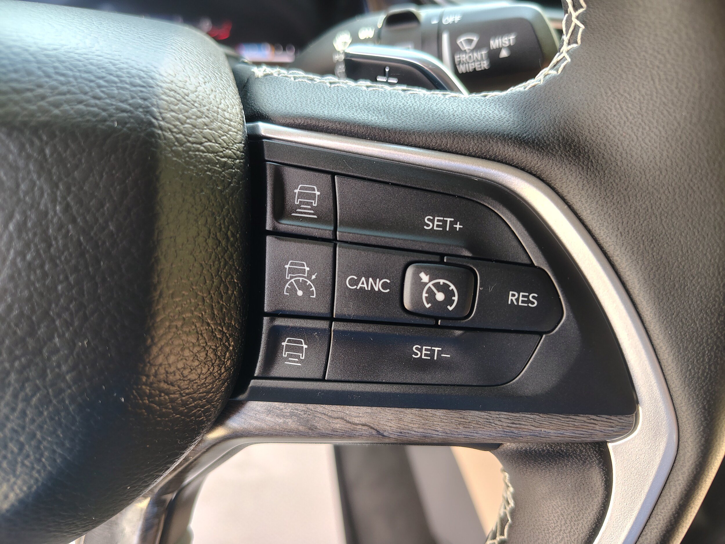 Certified 2025 Jeep Grand Cherokee Limited w/ Luxury Tech Group II AWD/4WD image 35