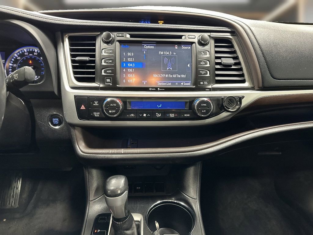 Used 2015 Toyota Highlander Limited image 10