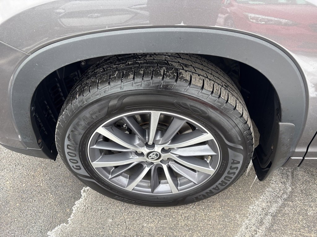 Used 2018 Toyota Highlander XLE image 7
