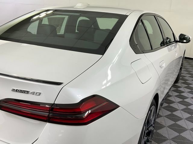 Used 2024 BMW i5 eDrive40i w/ M Sport Package RWD image 8
