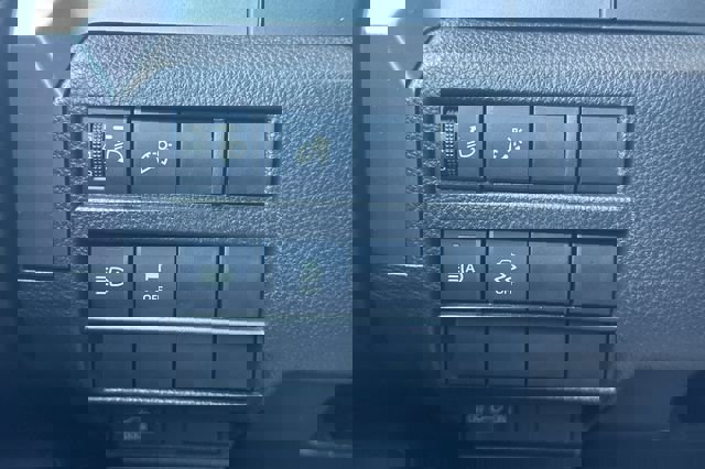 Used 2025 Toyota Tacoma SR5 image 33