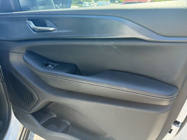 Used 2024 Jeep Grand Cherokee Laredo X image 15