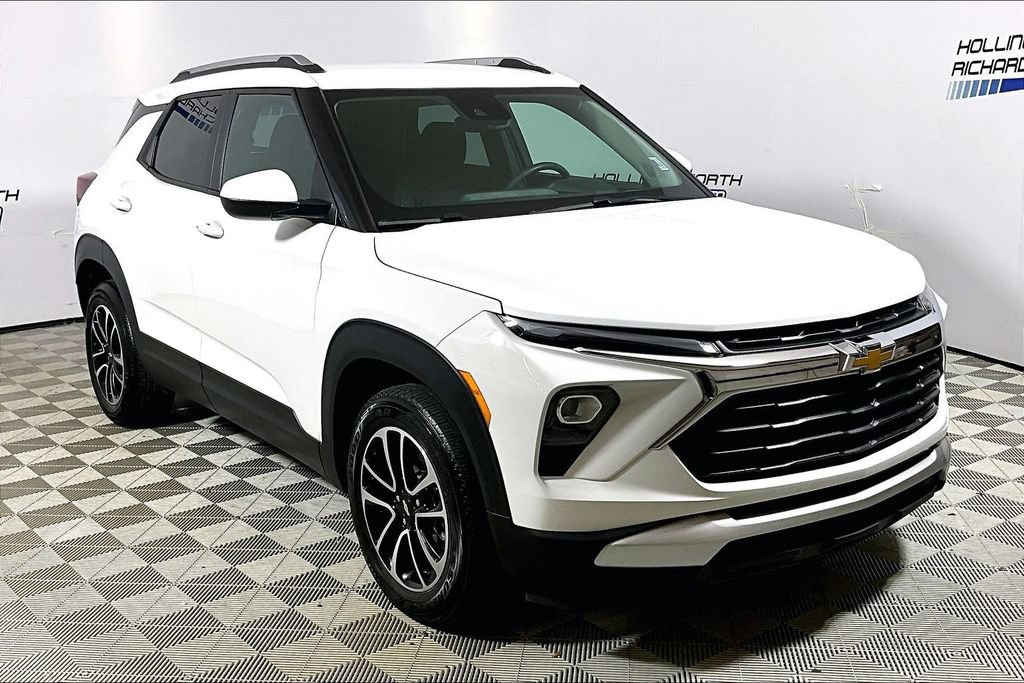 Used 2025 Chevrolet TrailBlazer LT FWD image 3
