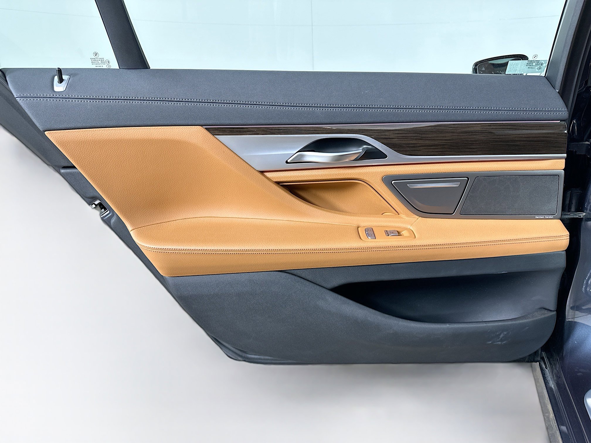 Used 2020 BMW 740i xDrive w/ Cold Weather Package image 28