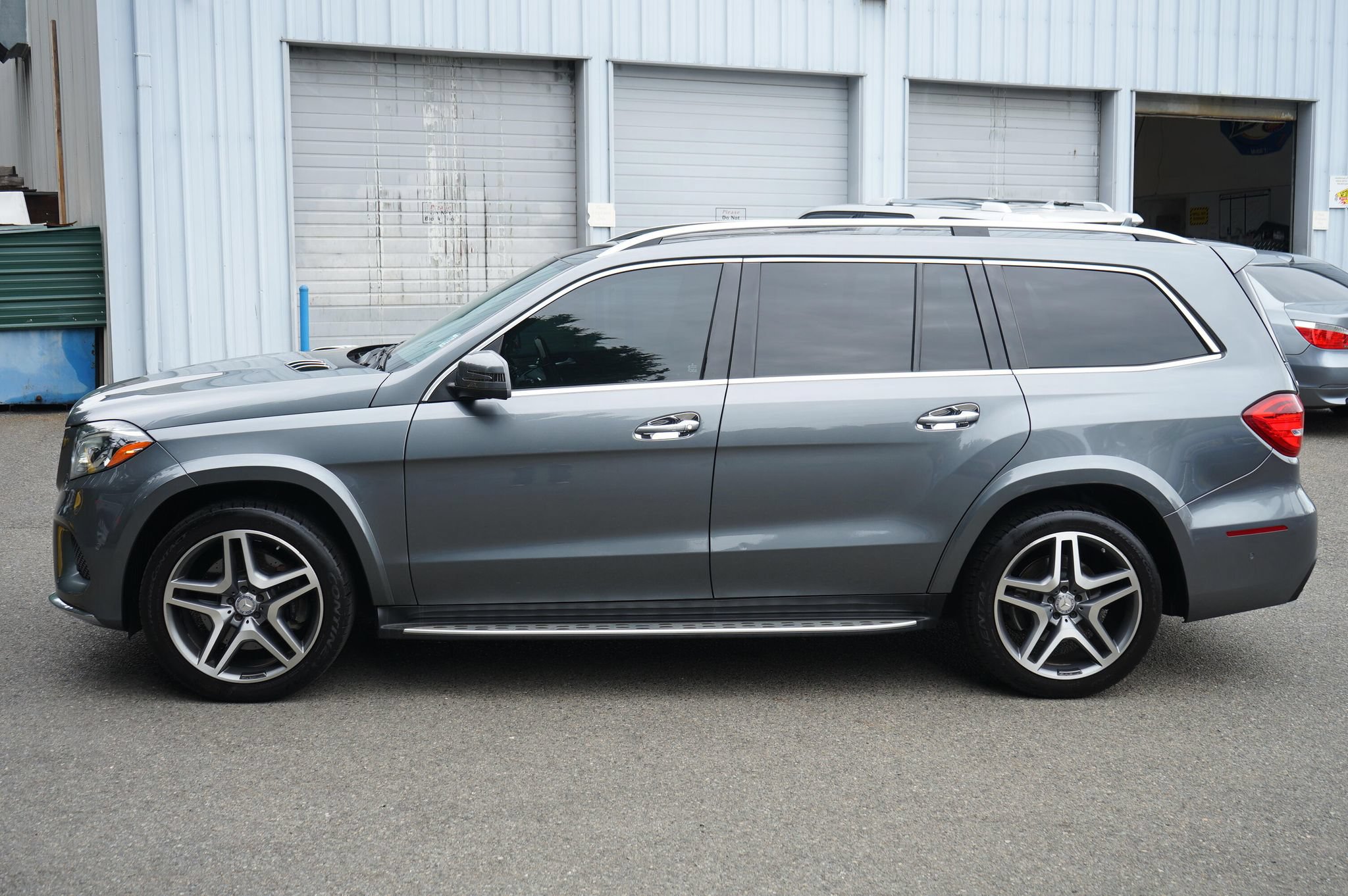 Used 2017 Mercedes-Benz GLS 550 4MATIC image 2