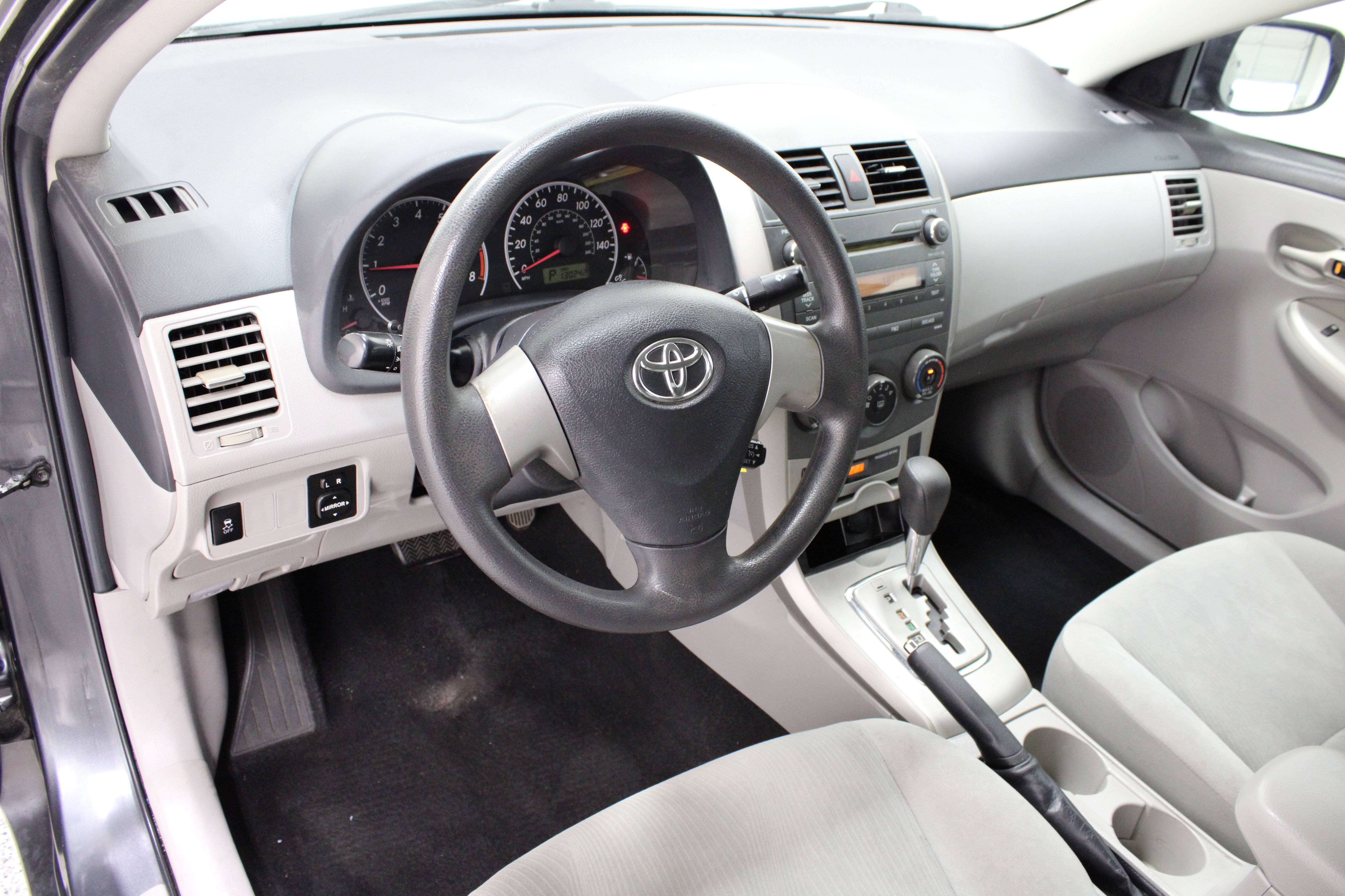 Used 2011 Toyota Corolla LE FWD image 13