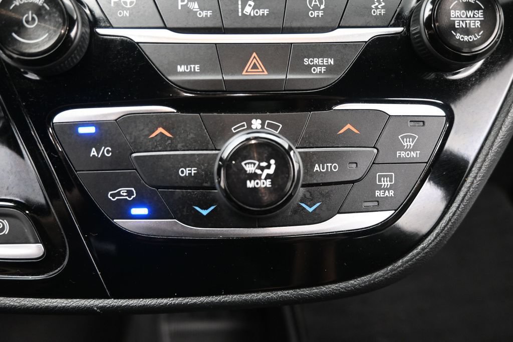 Used 2019 Chrysler Pacifica Touring Plus w/ Advanced Safetytec Group FWD image 26