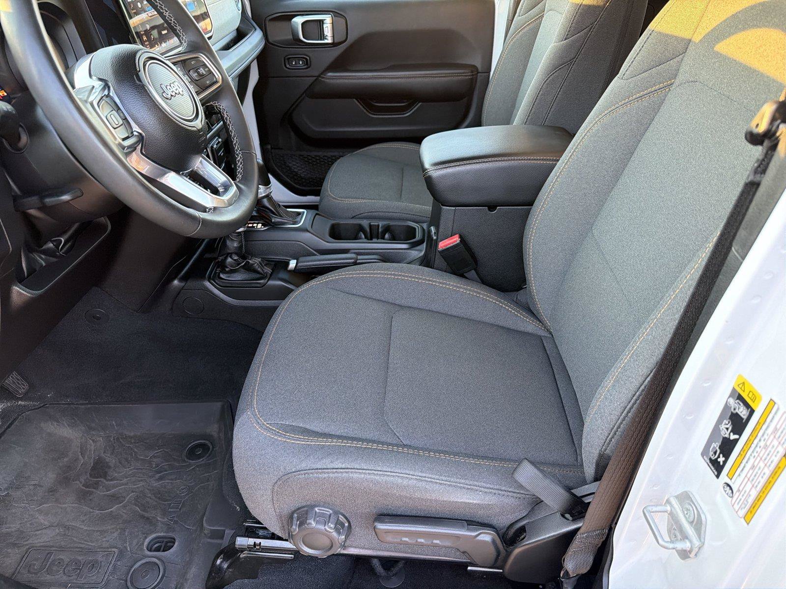 Used 2025 Jeep Wrangler Unlimited Sahara w/ Safety Group AWD/4WD image 8