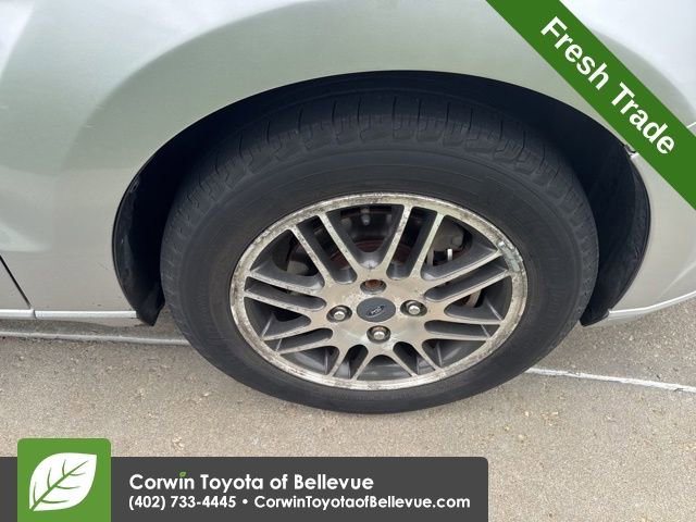 Used 2010 Ford Focus SE FWD image 14