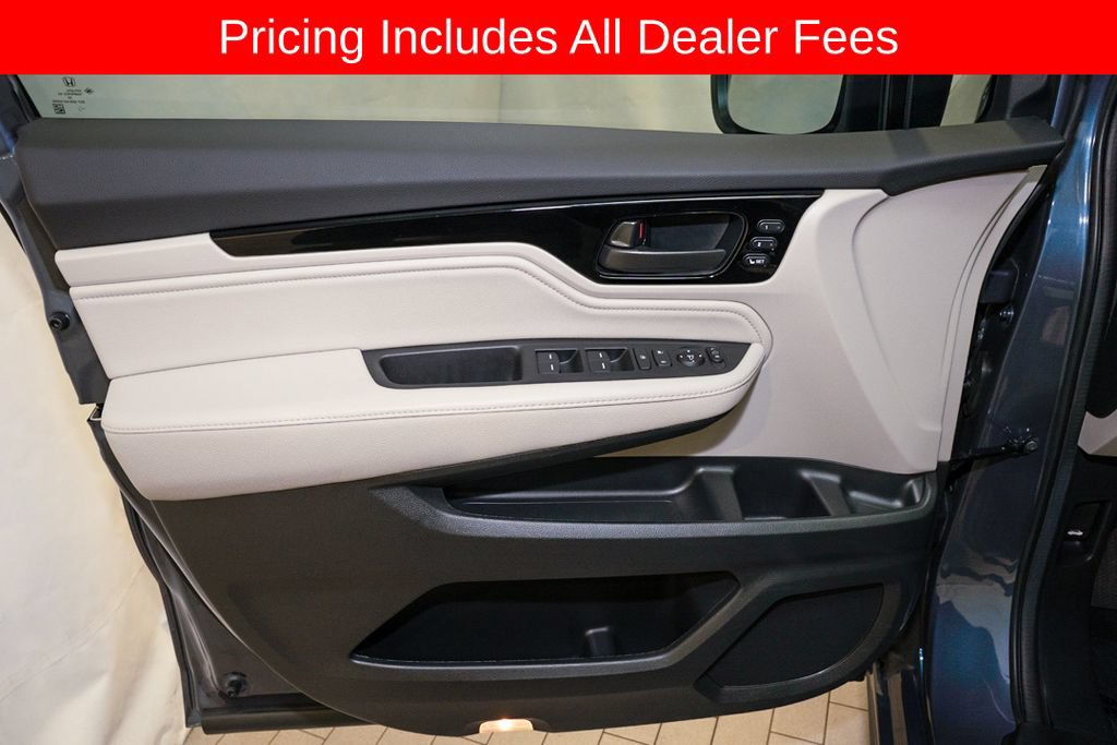 Used 2025 Honda Odyssey Touring image 14