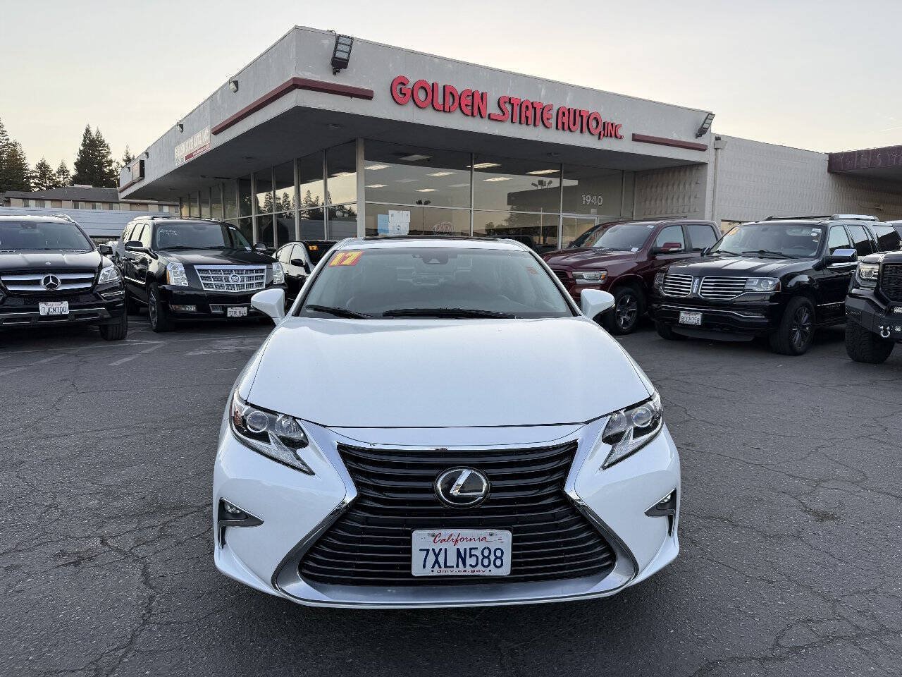 Used 2017 Lexus ES 350 FWD image 3