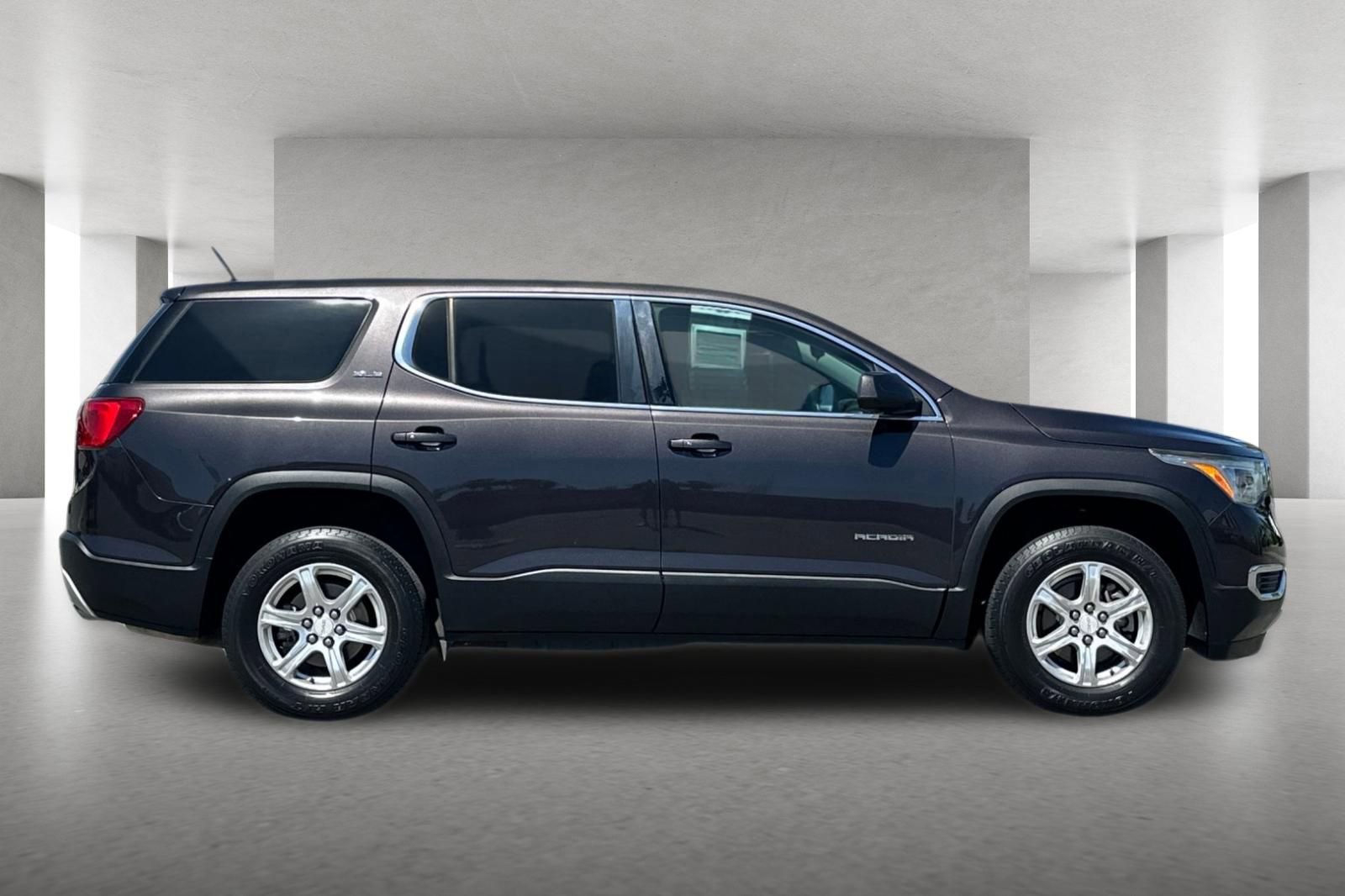 Used 2018 GMC Acadia SLE FWD image 3