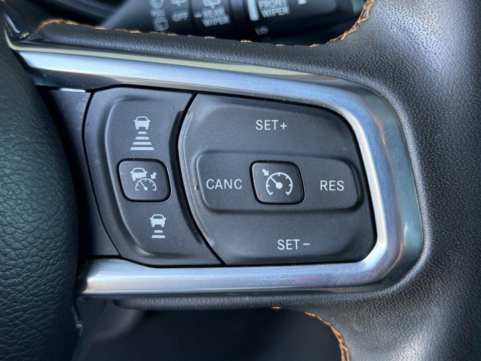 Used 2024 Jeep Wrangler Unlimited Sahara w/ Technology Group AWD/4WD image 30