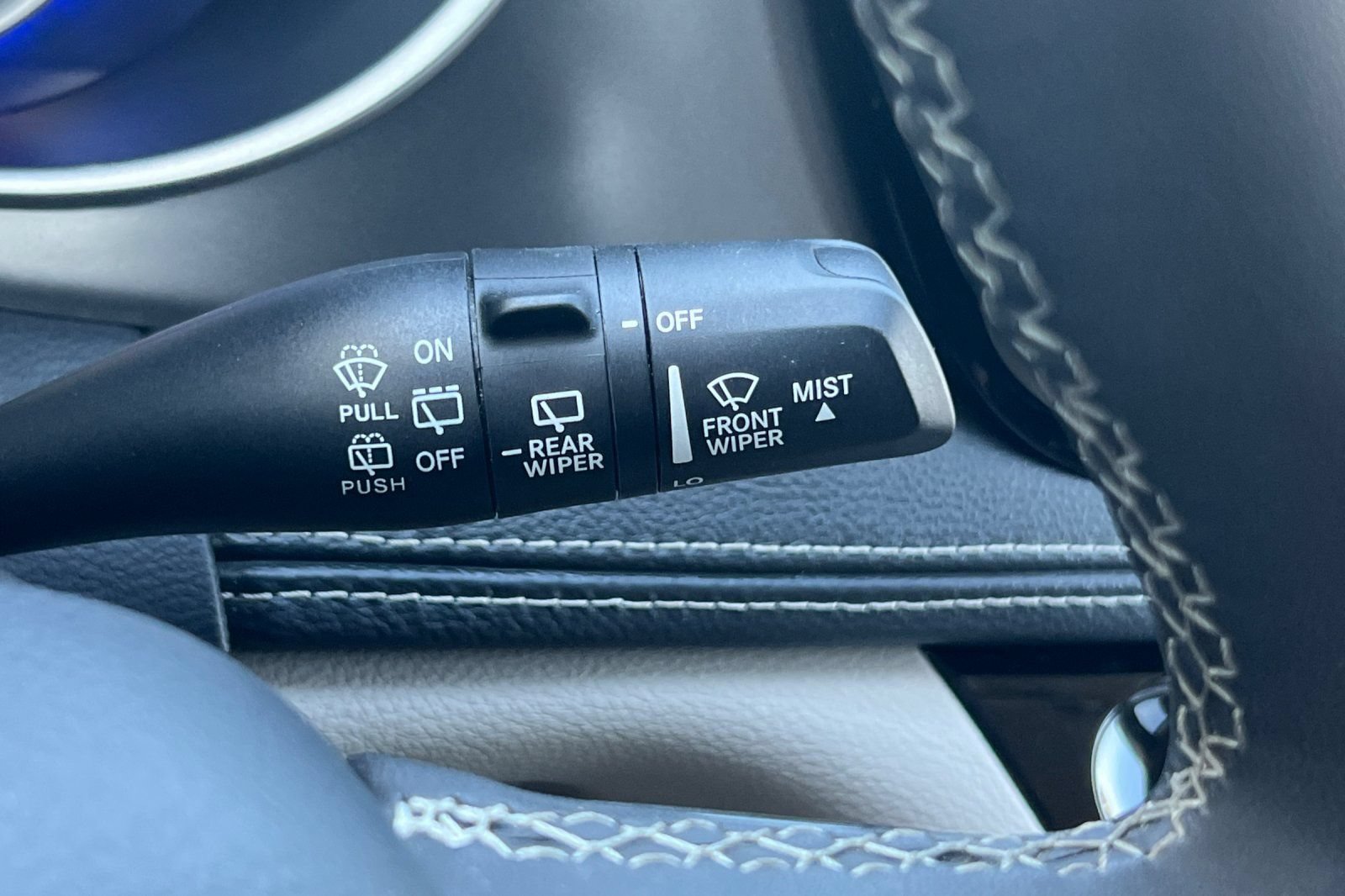 Used 2024 Chrysler Pacifica Limited FWD image 33